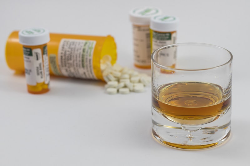 Can You Drink Alcohol with Cephalexin: Understanding Medication Interactions